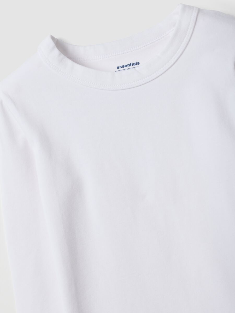 T-shirt bianca in cotone organico e viscosa elasticizzato con collo a costine per ragazza_2