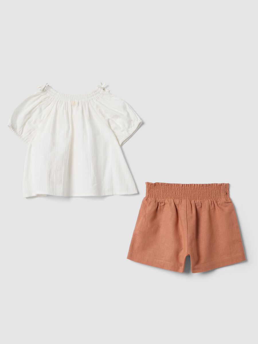 White pure cotton set with embroidered Winnie the Pooh blouse and shorts_1
