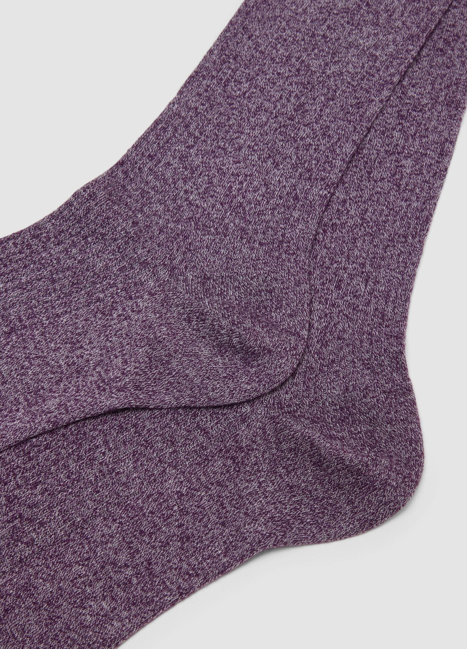Long purple socks in stretch cotton and linen blend