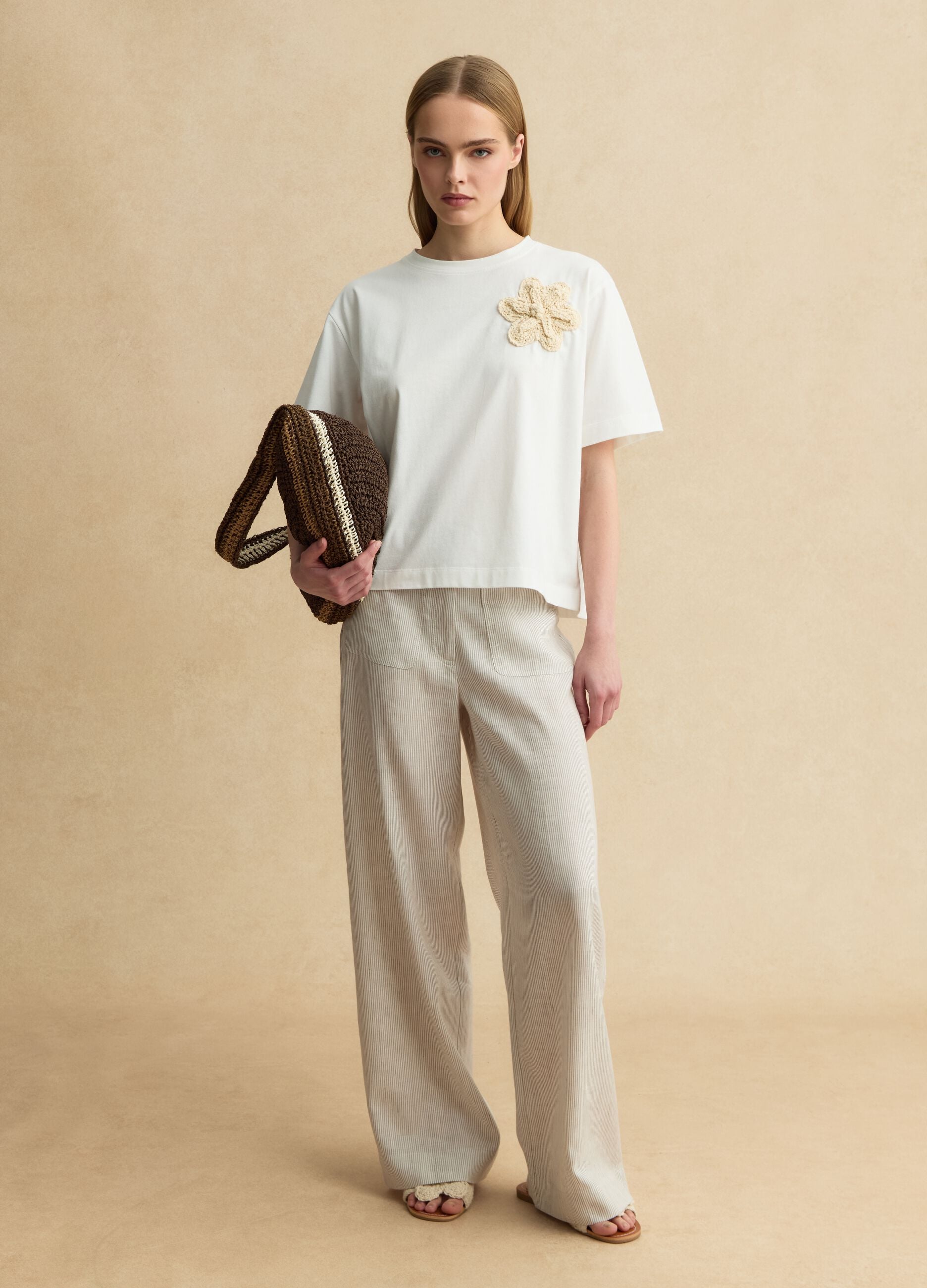 White pure cotton regular-fit T-shirt with floral appliqu&eacute;