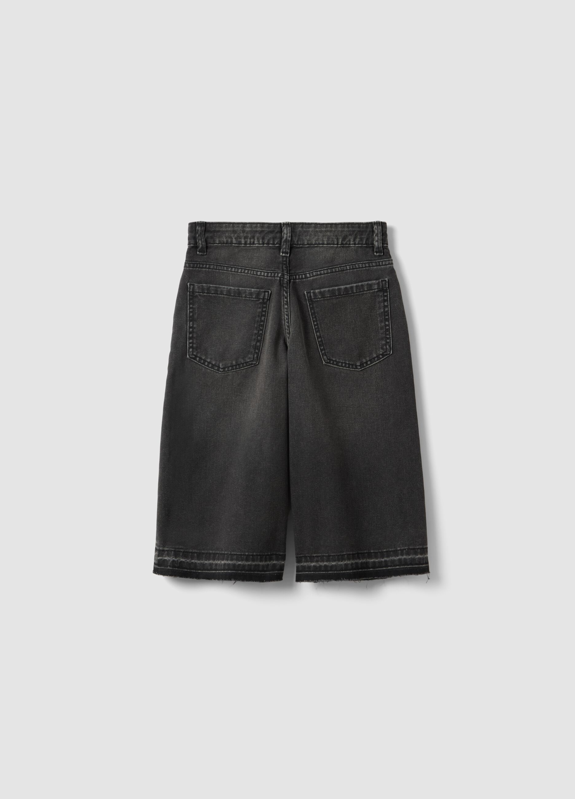 Girls&rsquo; black 100% cotton denim shorts &ndash; skater fit