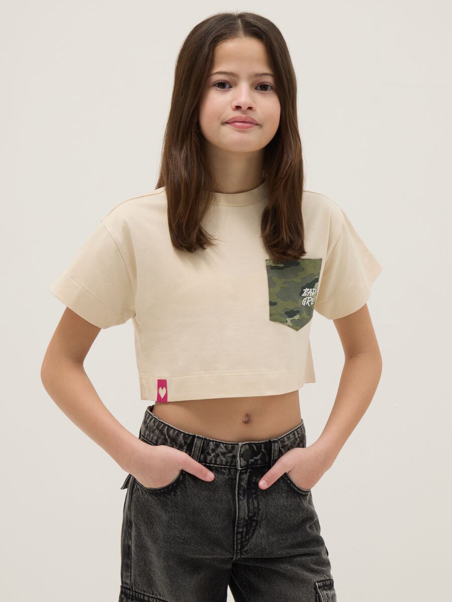 Pure cotton beige boxy fit girl's t-shirt with camouflage pocket_0