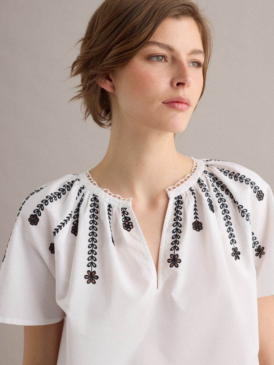 White pure cotton shirt with embroidery_0