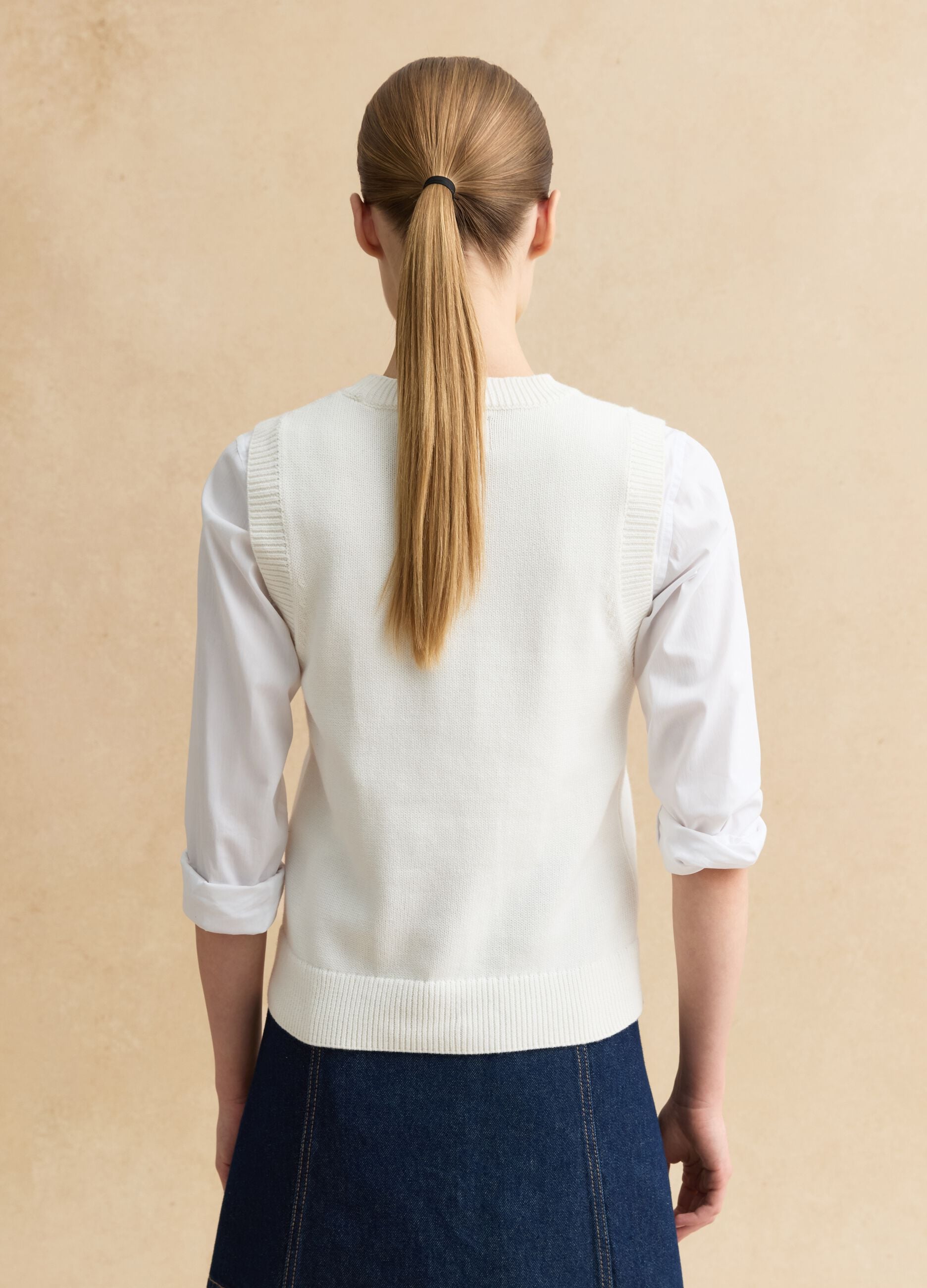 Regular fit pure white cotton gilet with floral design