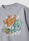 T-shirt grigia in puro cotone a girocollo con stampa skater per bambino_2