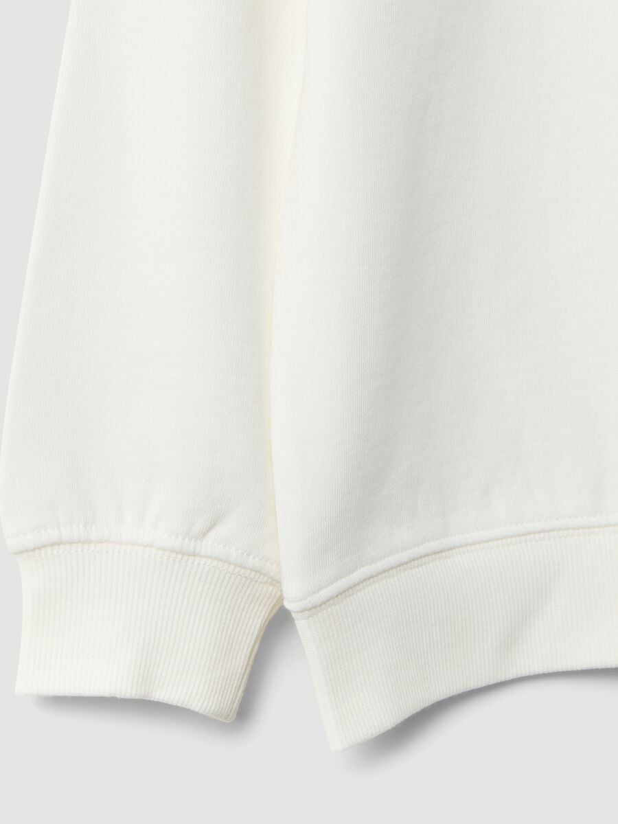 White relaxed-fit pure organic cotton sweatshirt with print for boys_3