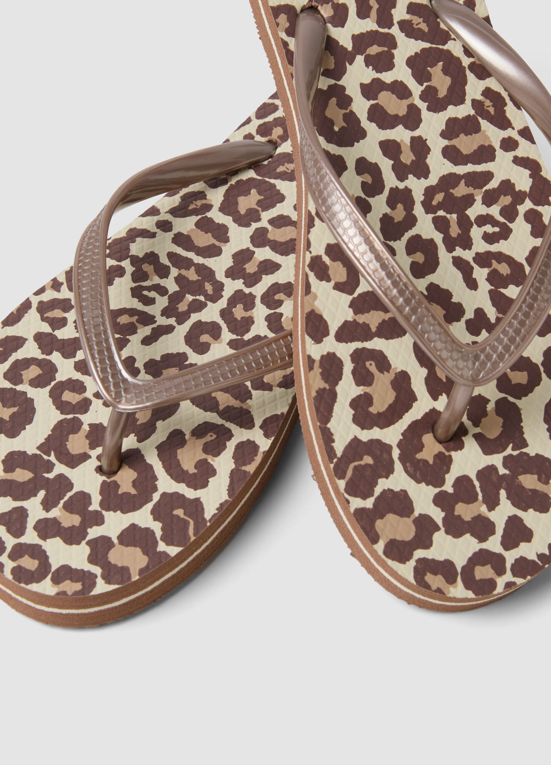 Brown leopard-print flip-flops