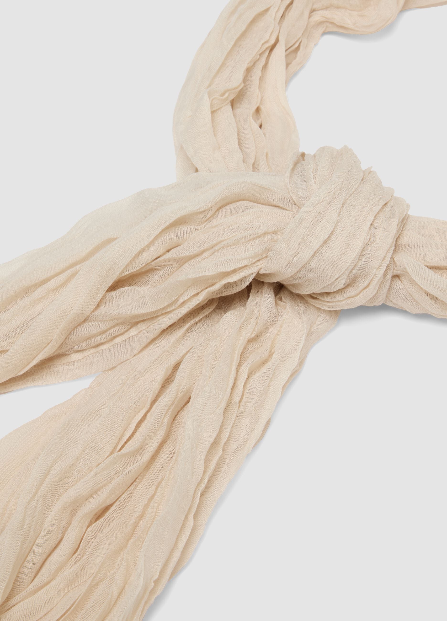 Sciarpa beige effetto stropicciato semitrasparente
