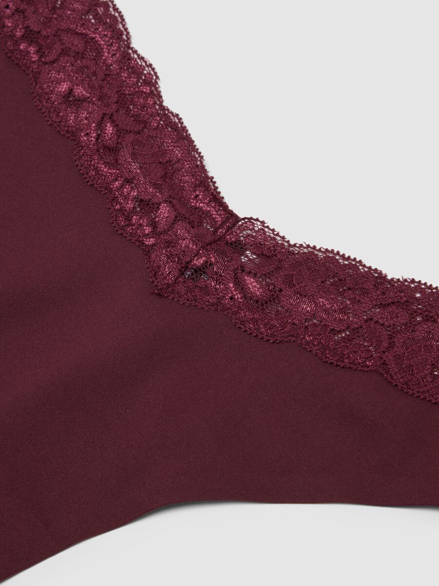 Red regular fit thong with lace details_5