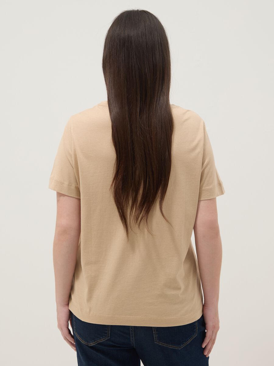T-shirt beige a maniche corte in puro cotone con stampa regular fit_3