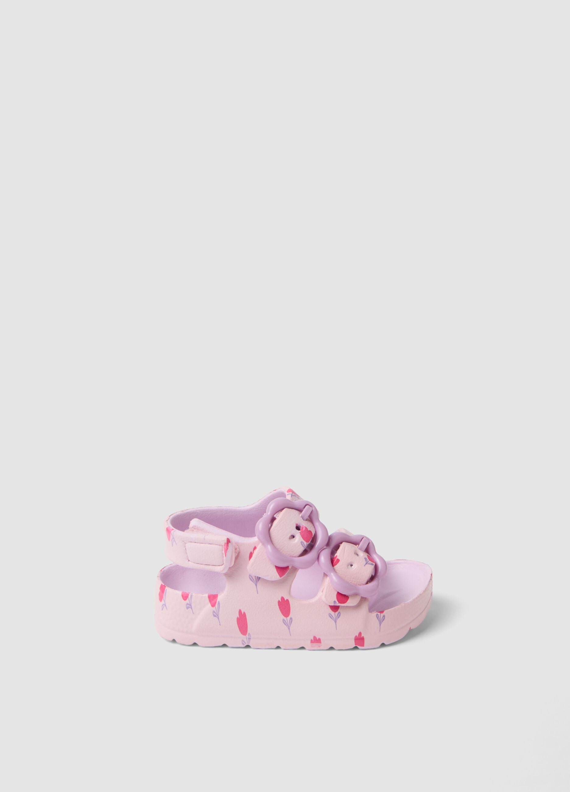 Pink sandals with floral appliqu&eacute;s