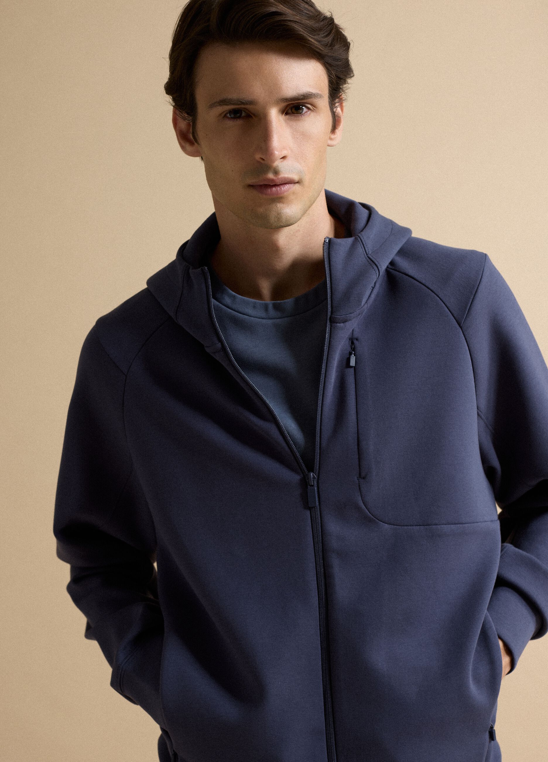Breathable blue full-zip in 2-way stretch fabric