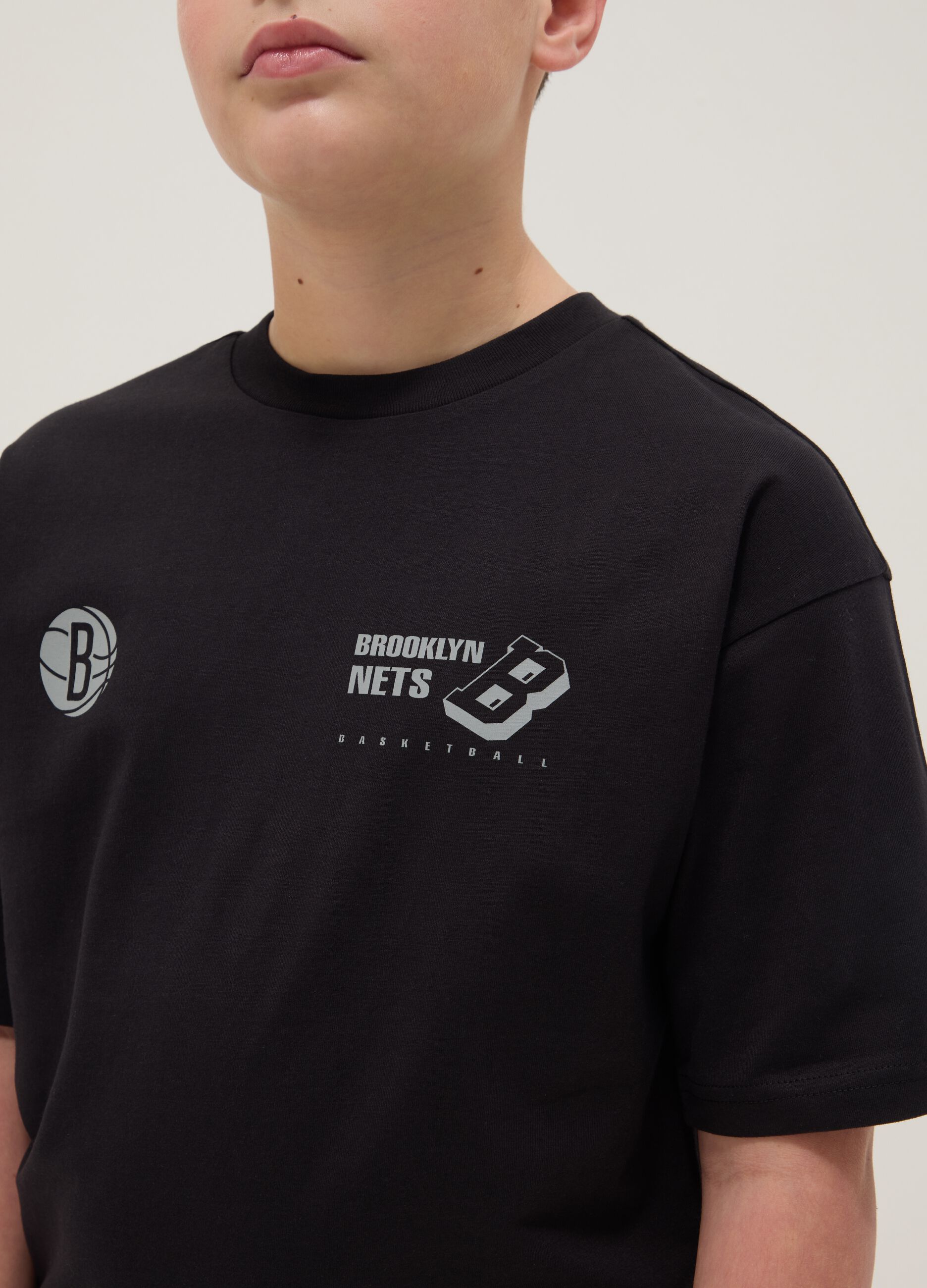 Children's black pure cotton over-fit T-shirt with Brooklyn Nets logo