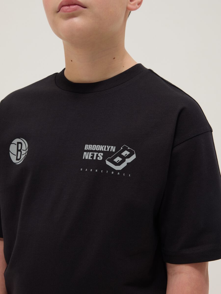 Children's black pure cotton over-fit T-shirt with Brooklyn Nets logo_2
