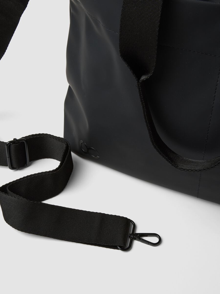 Borsa nera a mano con tracolla removibile_1