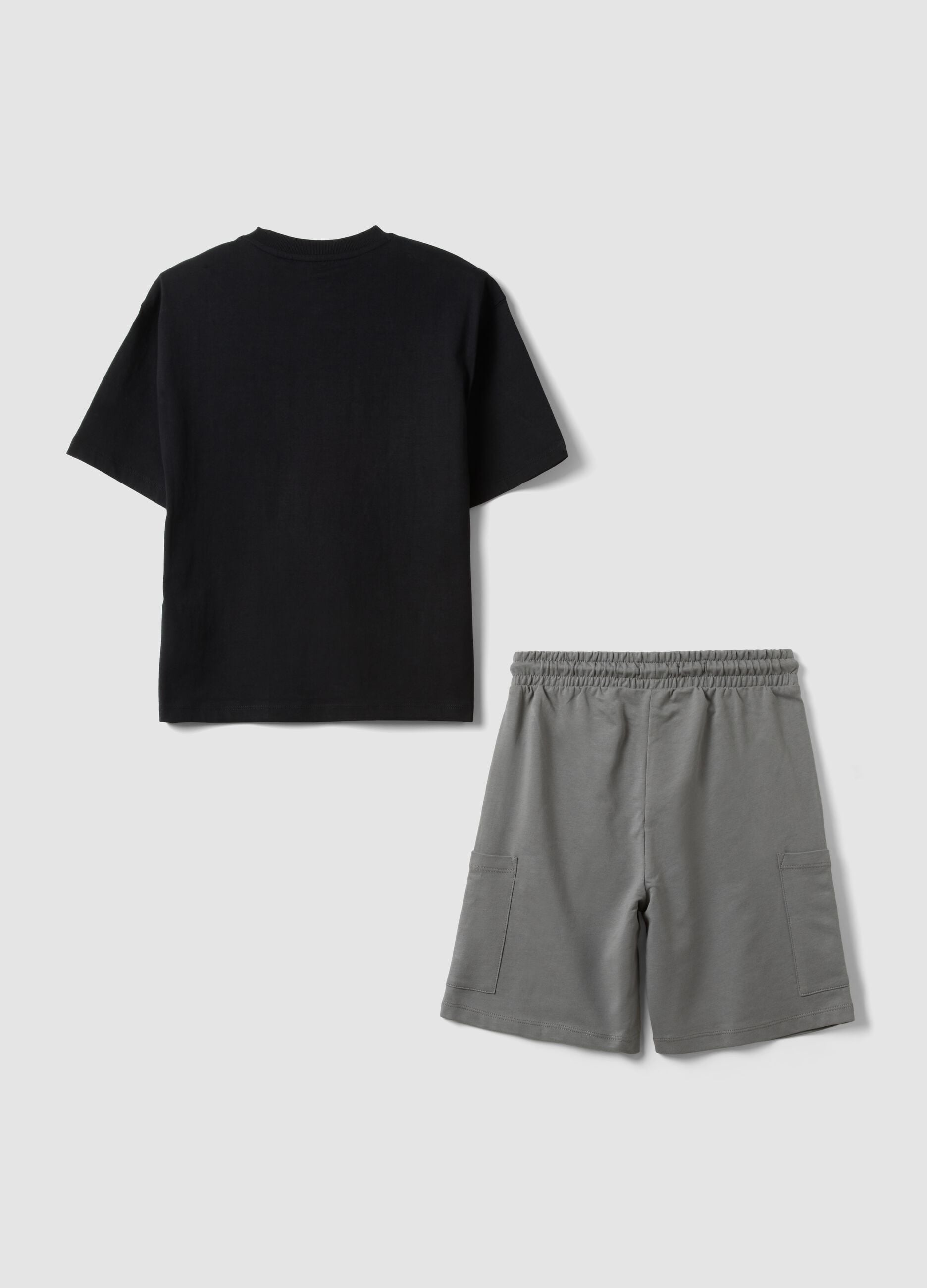 Completo nero e grigio in puro cotone con stampa da ragazzo over fit