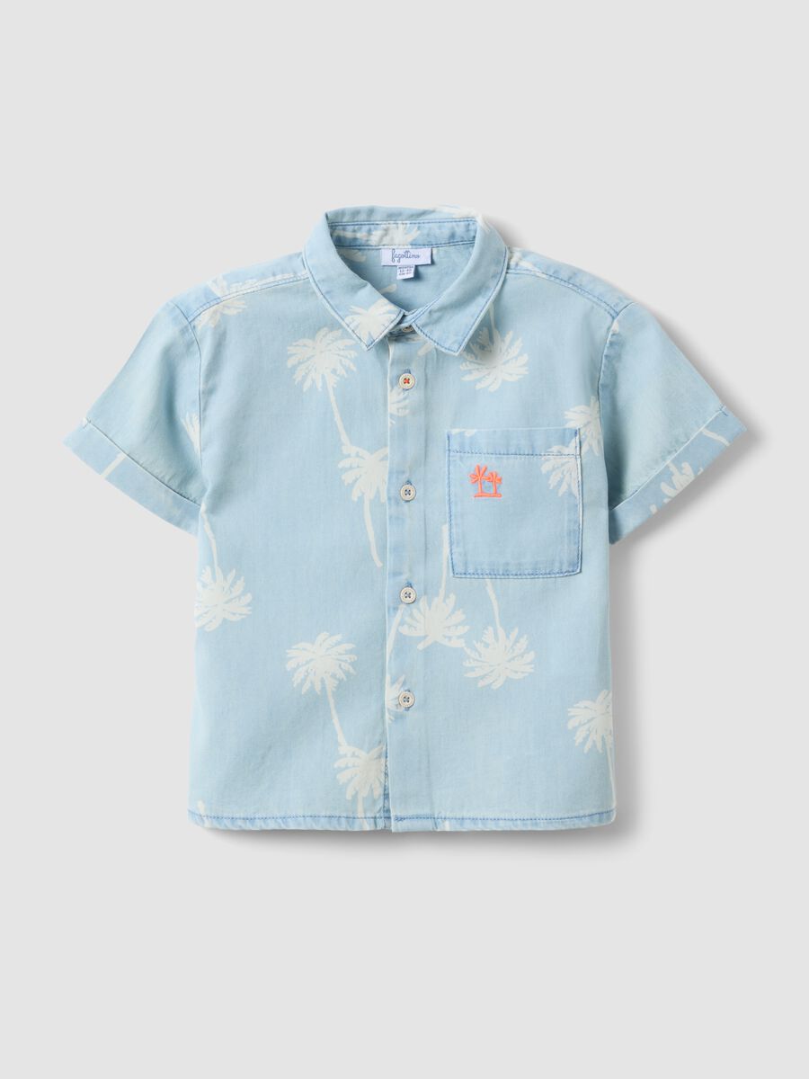 Camicetta in puro cotone denim azzurra da bimbo regular fit con palme_0