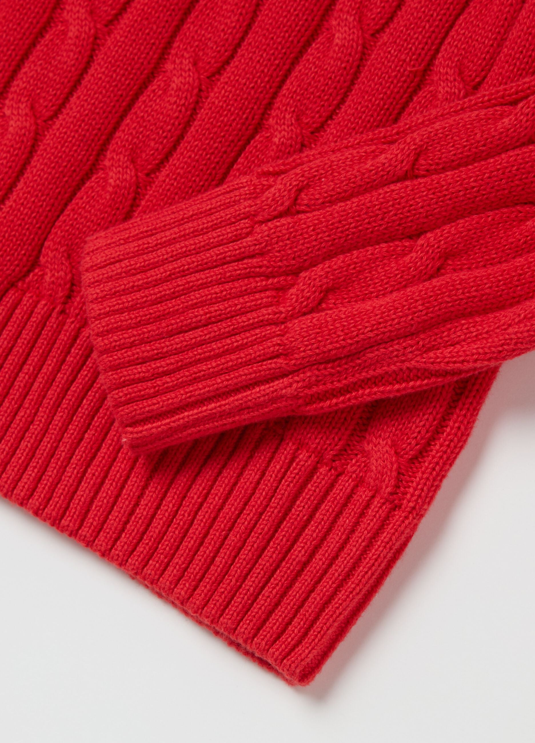 Ribbed pullover with cable-knit design