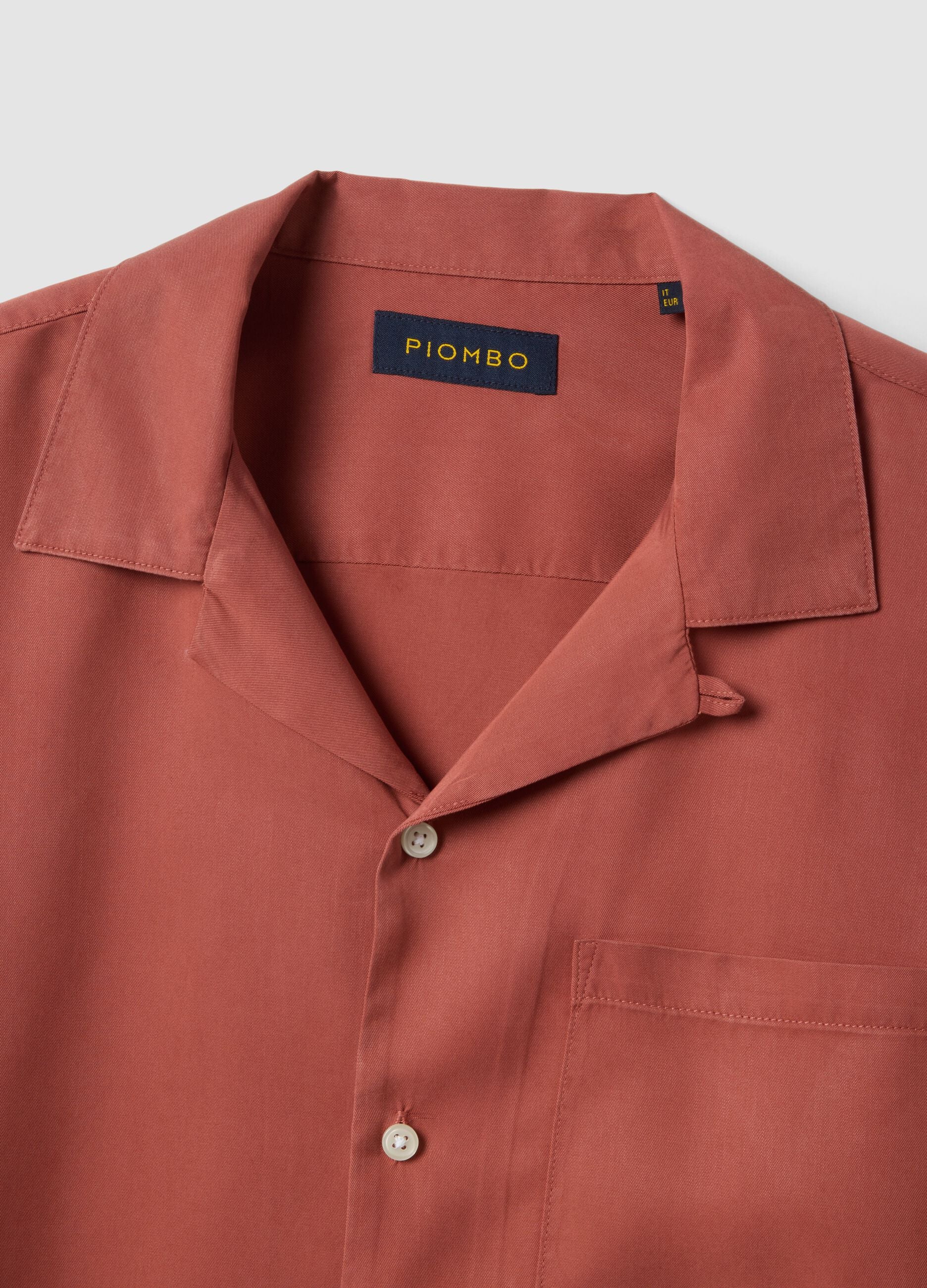 Red short-sleeved shirt in pure lyocell