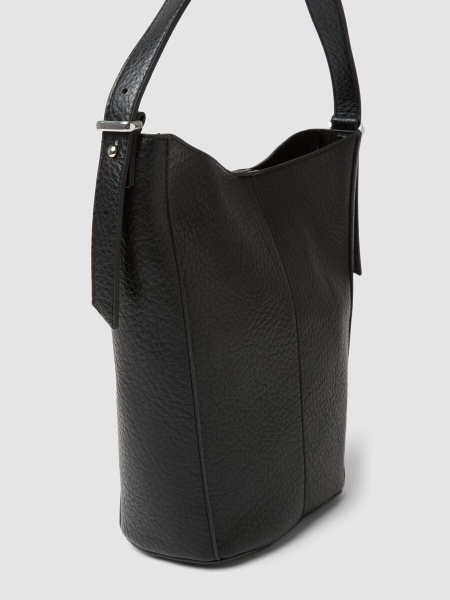 Borsa nera a spalla effetto martellato_1