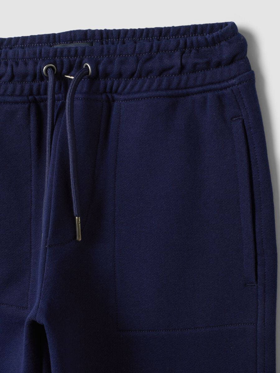 Blue pure cotton joggers with elasticated waist for boys_5