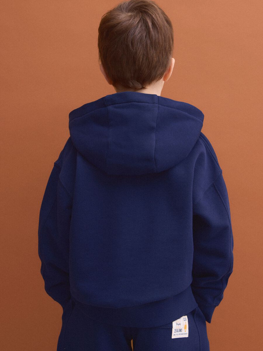Blue pure cotton hoodie with regular fit for boys_2