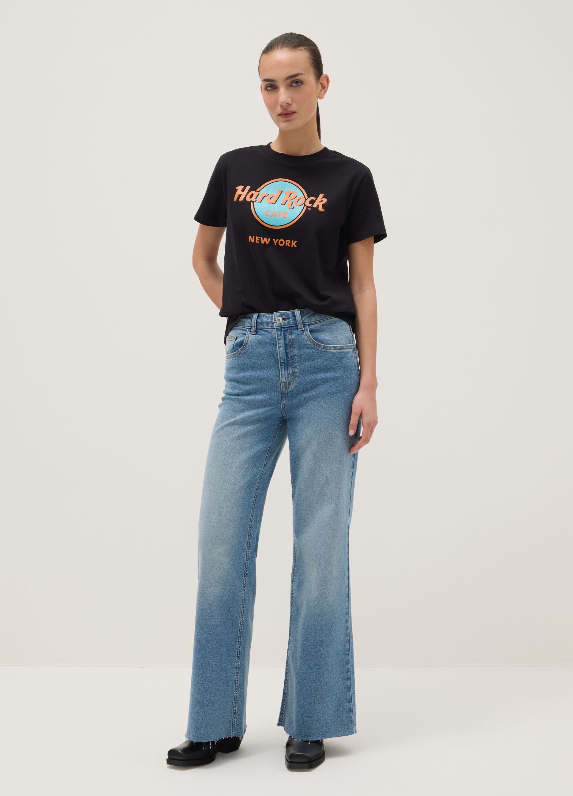 Black pure cotton regular fit T-shirt with Hard Rock Cafe logo