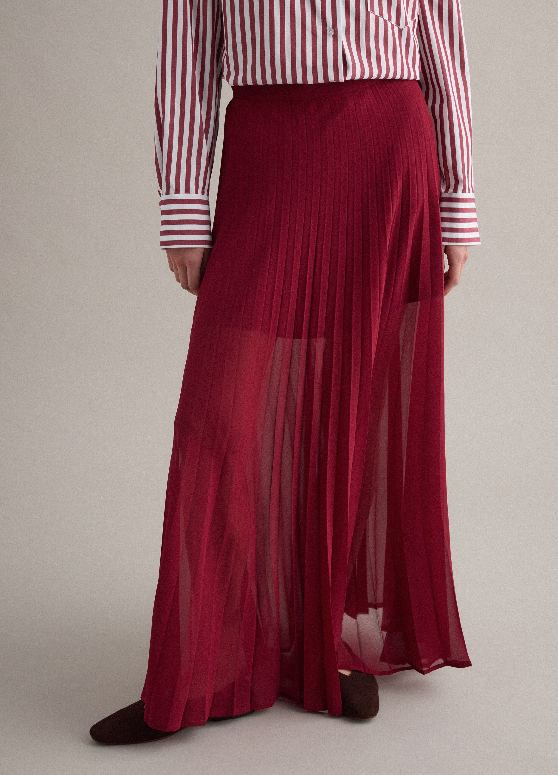 Regular fit red pleated long skirt