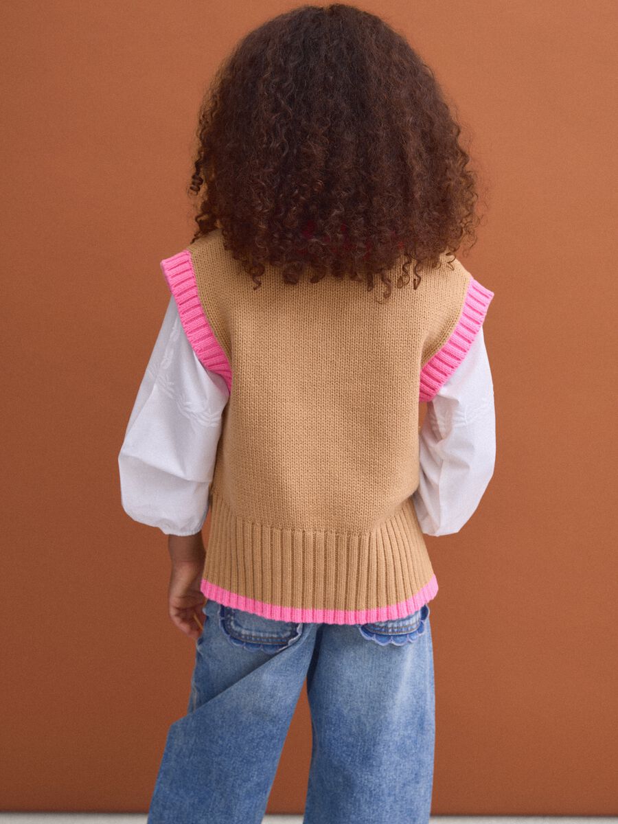 Brown cotton-blend V-neck gilet with contrast trim for girls_2