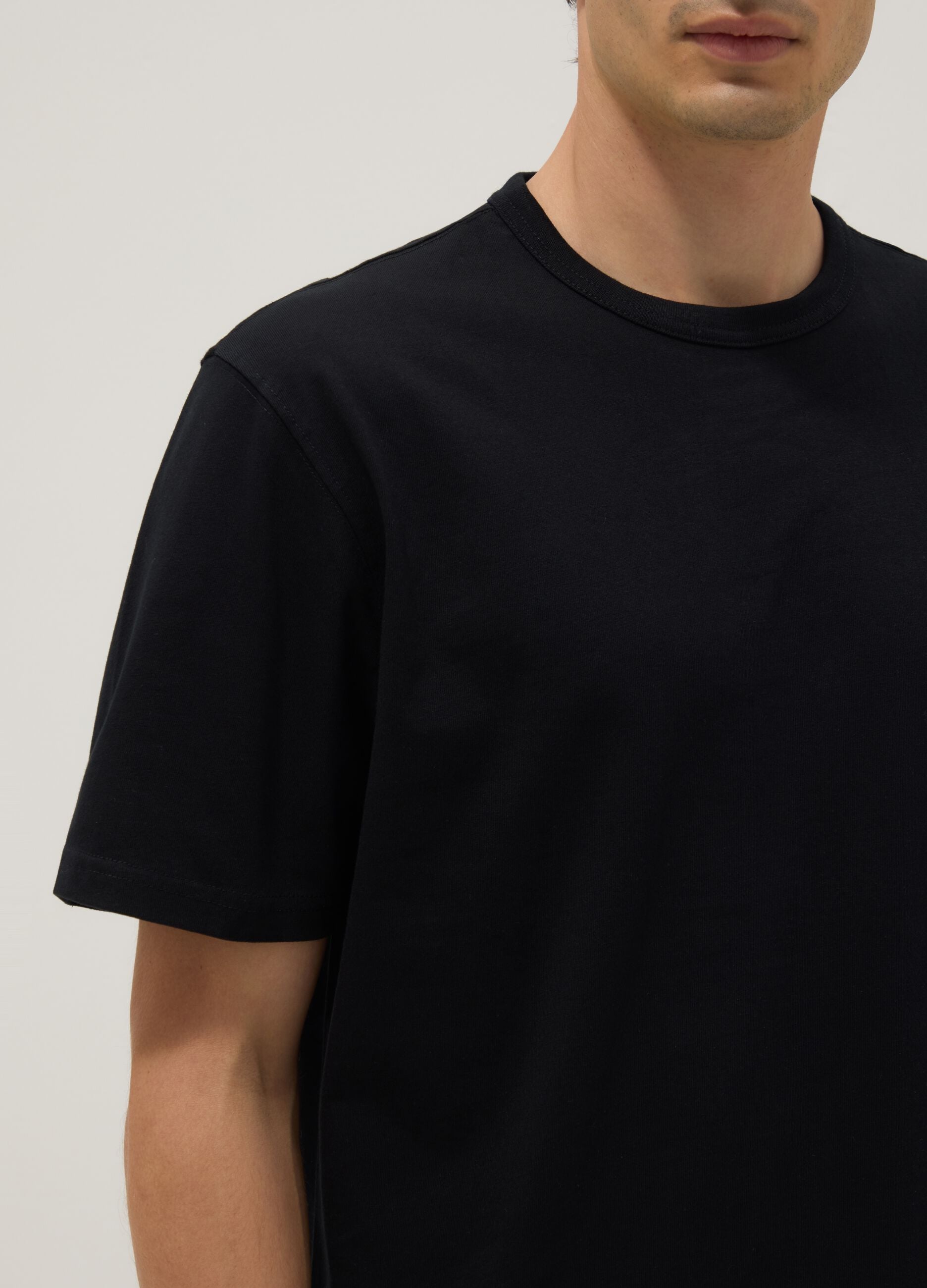 Black pure cotton crew neck t-shirt with relaxed fit