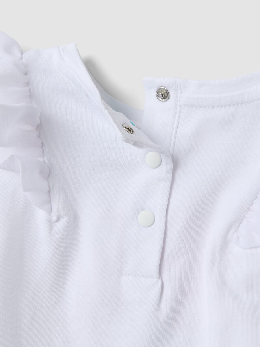 Completo bianco in cotone elasticizzato con top e shorts per bimba regular fit_2