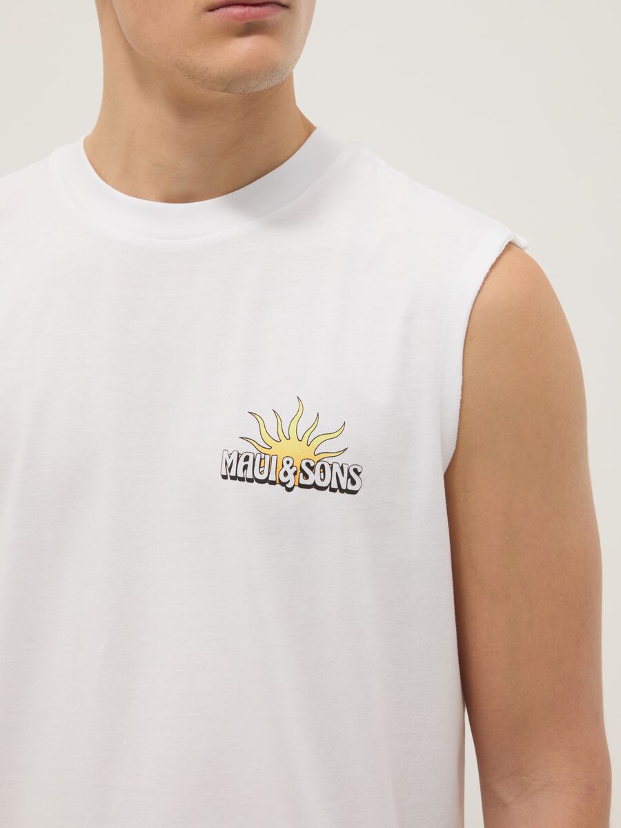 White pure cotton regular-fit vest with print_3