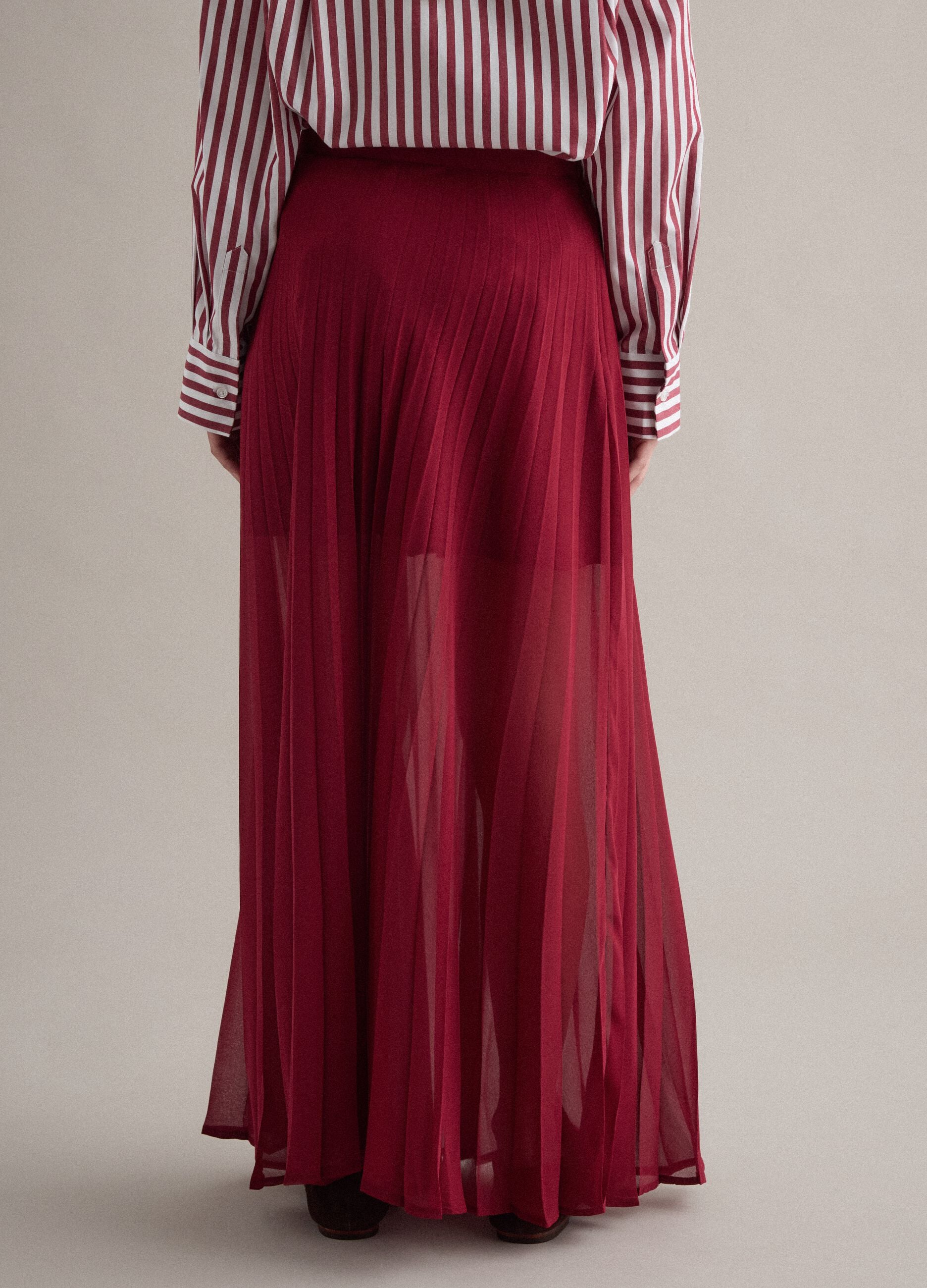 Regular fit red pleated long skirt