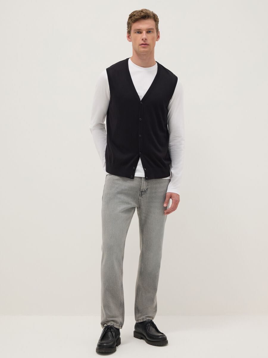 Grey denim cotton blend carrot fit jeans_1