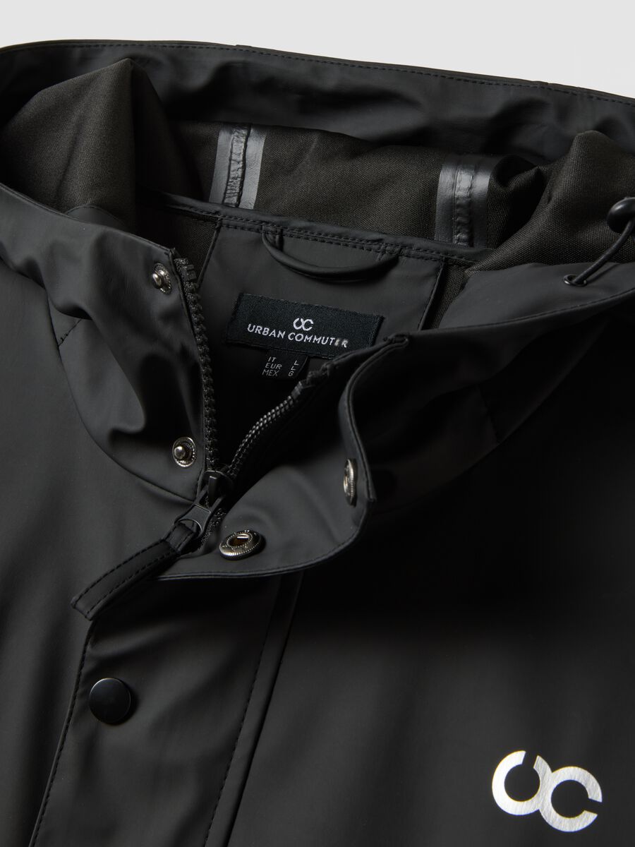 Impermeabile nero regular fit con zip_1