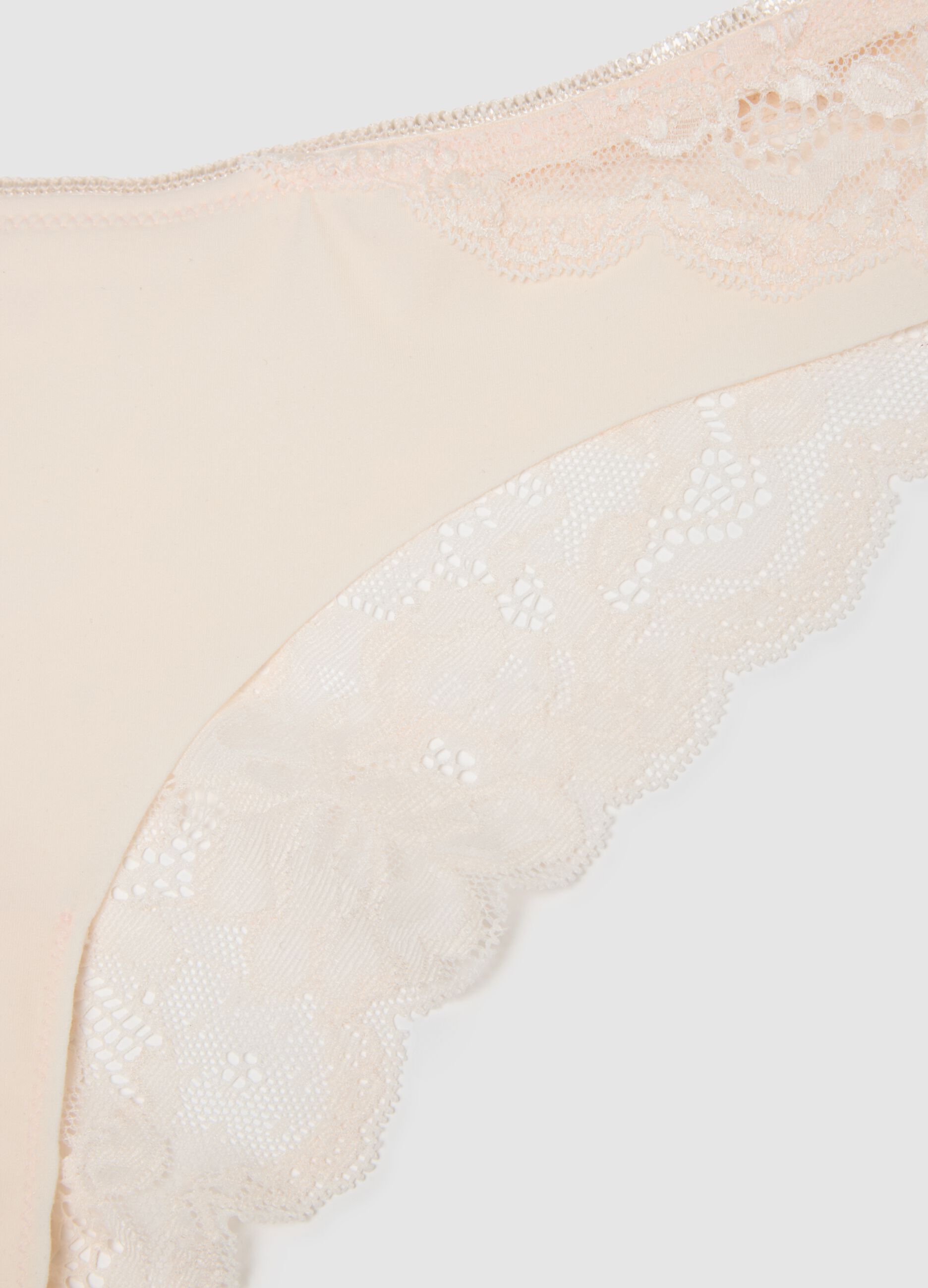 Beige regular fit briefs with lace inserts