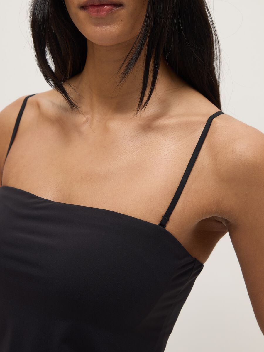 Black vest regular fit with square neckline_3