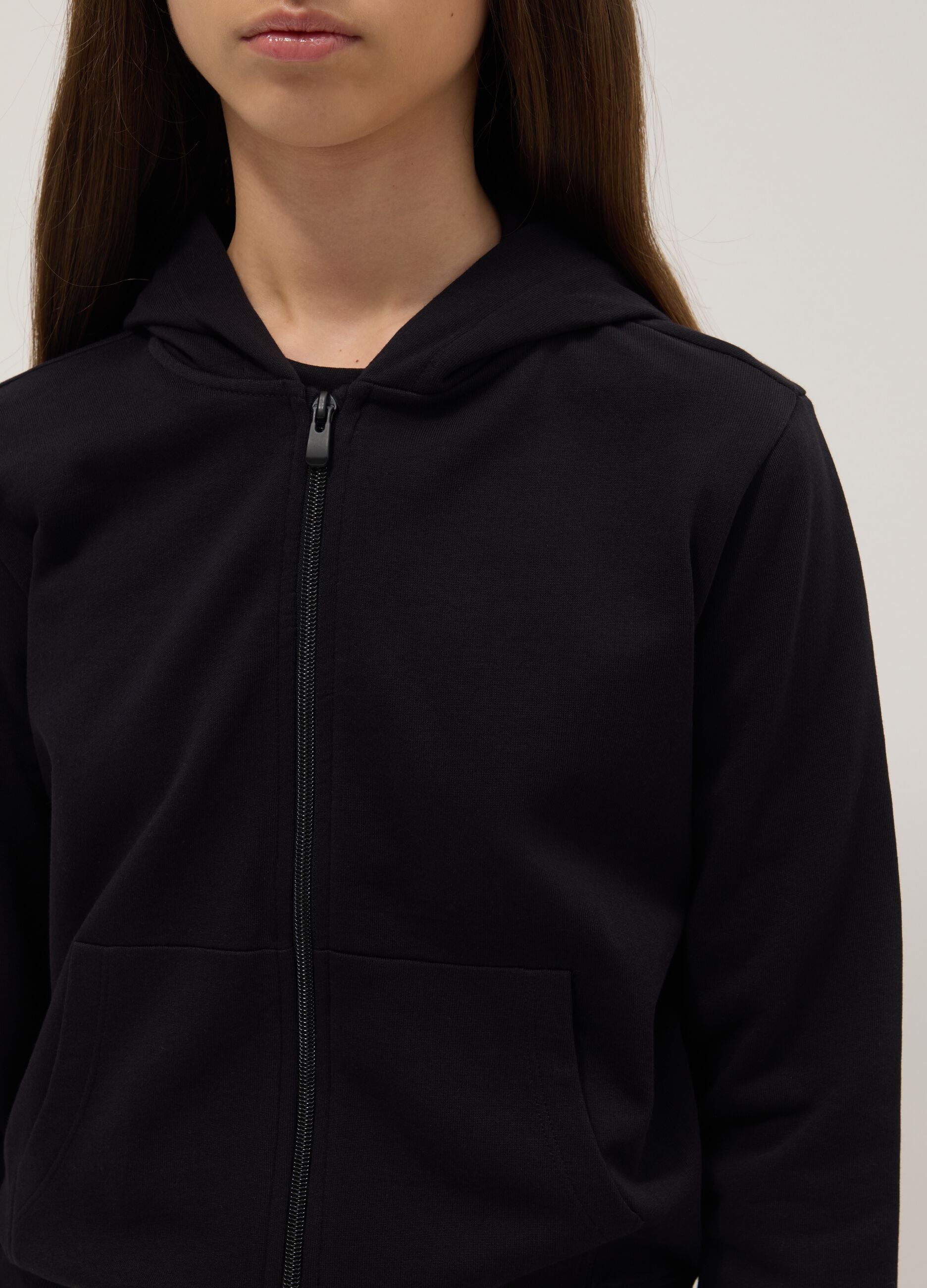 Girls' regular fit black pure cotton sweatshirt with zip