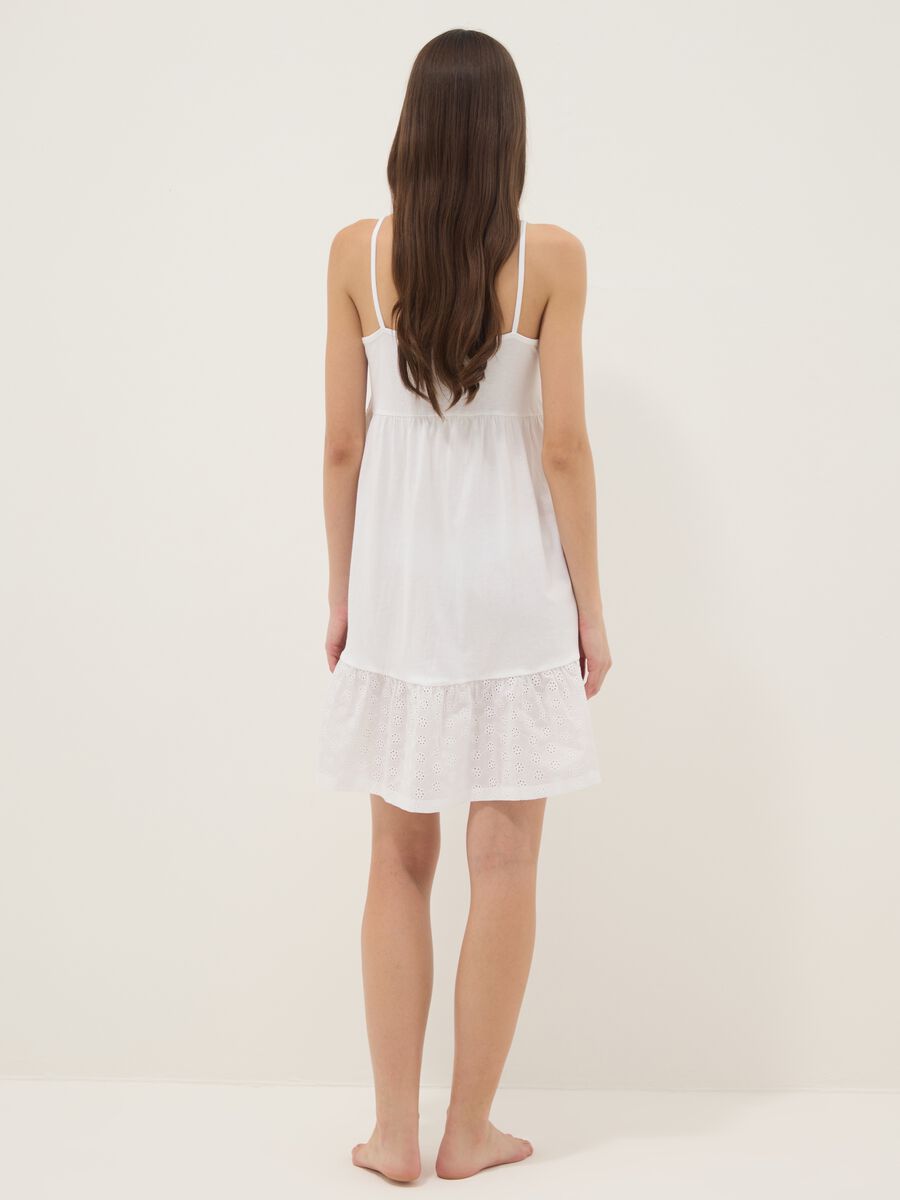 Camicia da notte bianca in cotone organico con spalline sottili_3