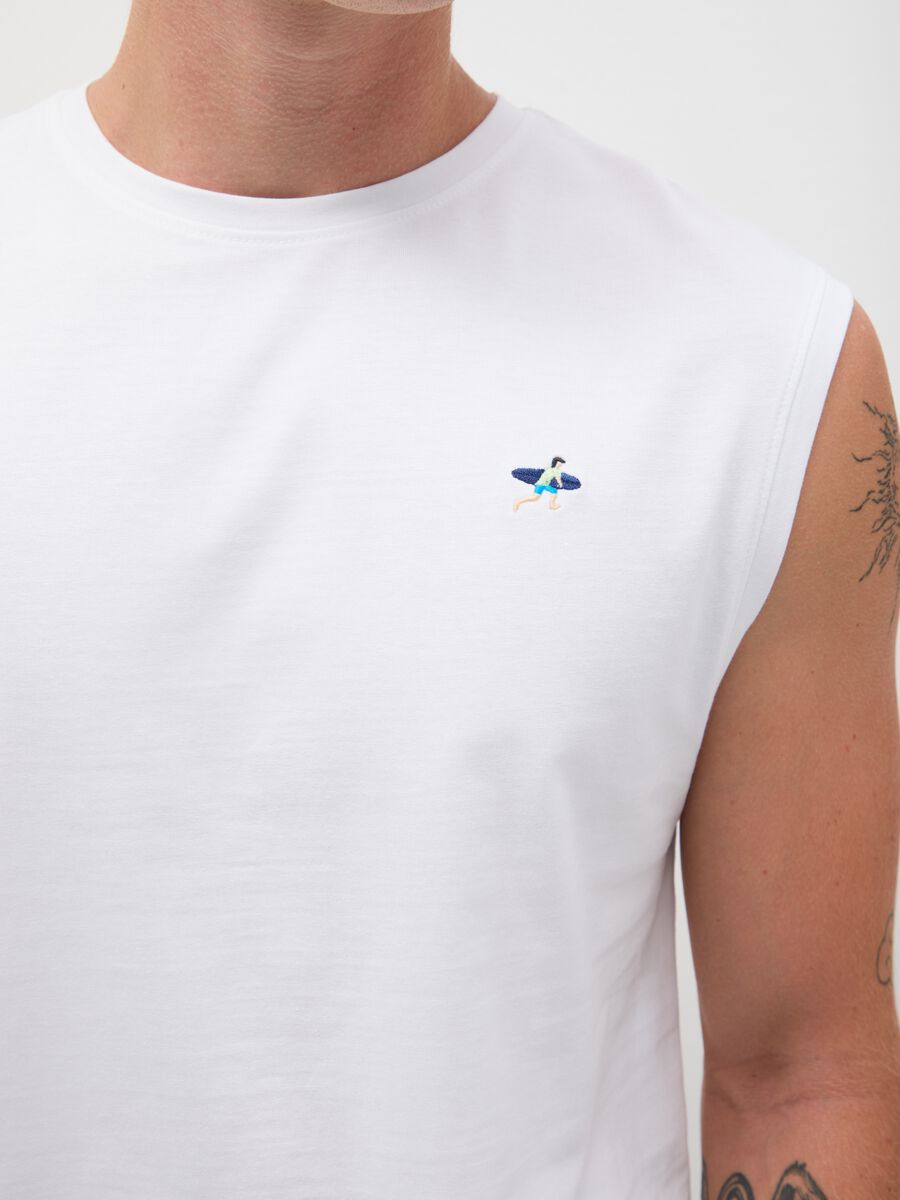 Men&rsquo;s white regular-fit vest top in 100% cotton with embroidery_2