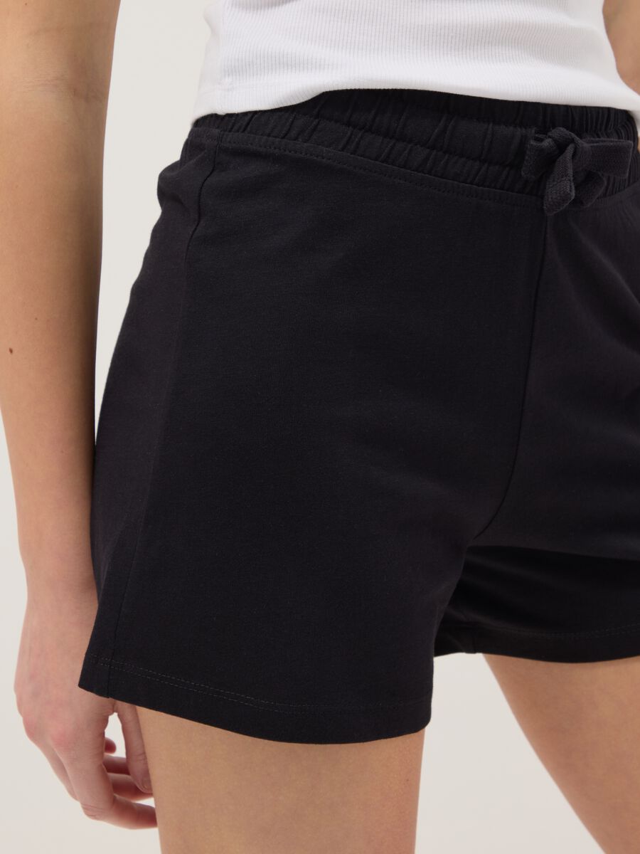 Girls' black pure cotton shorts, regular fit_2