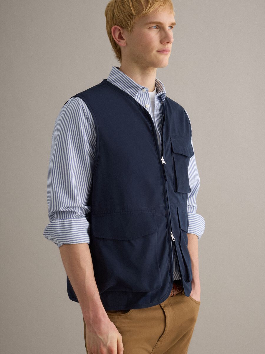 Blue regular fit gilet with zip and front pockets_3