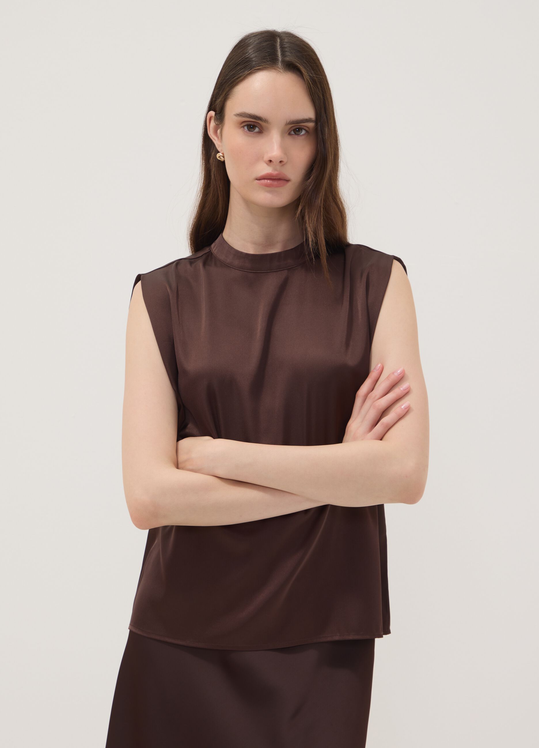 Brown sleeveless top in stretch fabric