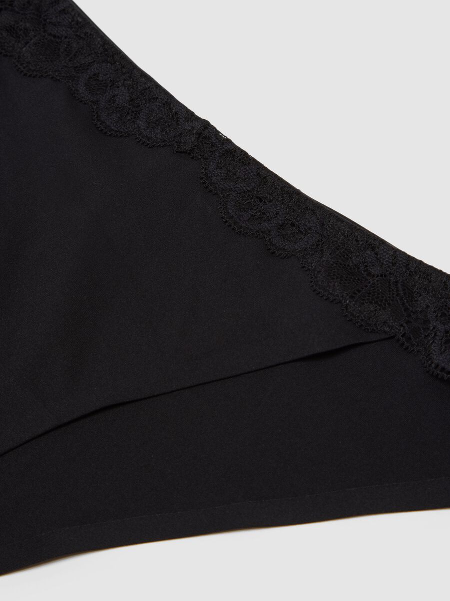 Black regular fit microfiber briefs with lace details_5