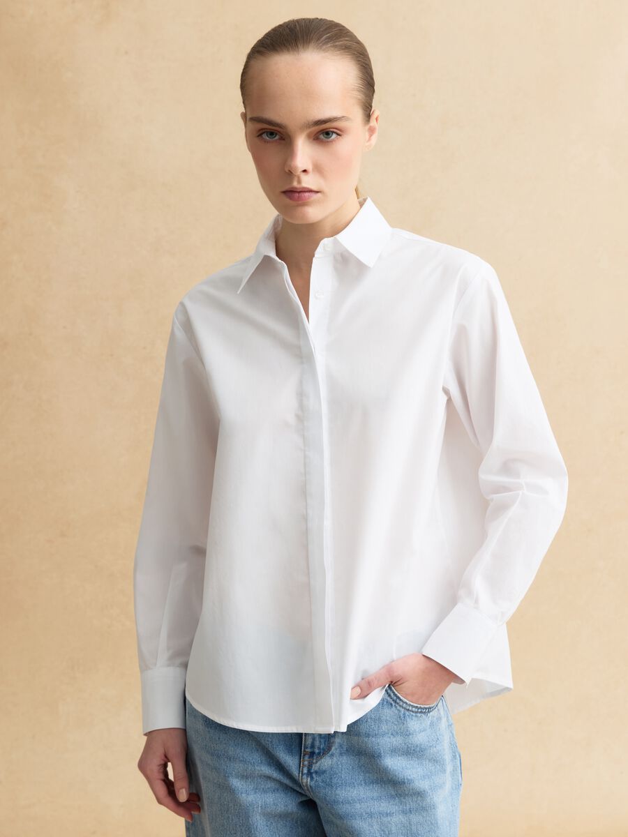 White pure cotton regular fit shirt with classic collar and buttons_0