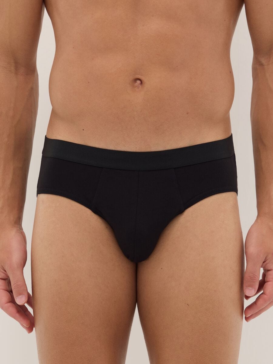Multipack of black stretch cotton briefs with a snug fit_1