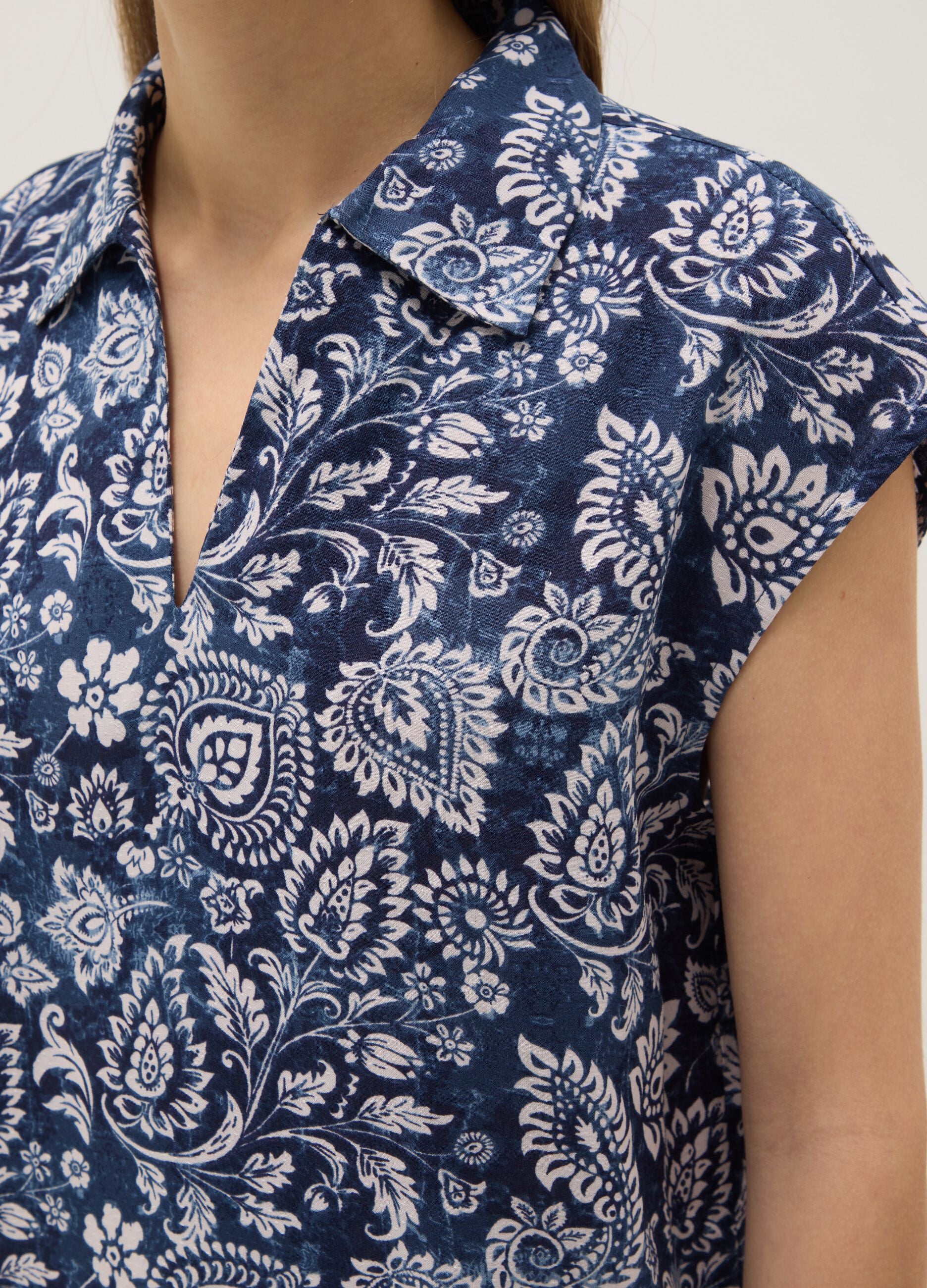 Sleeveless blouse in pure multicolour viscose regular fit with V-neck