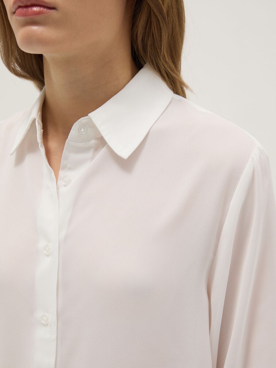 White crepe shirt with classic collar_3