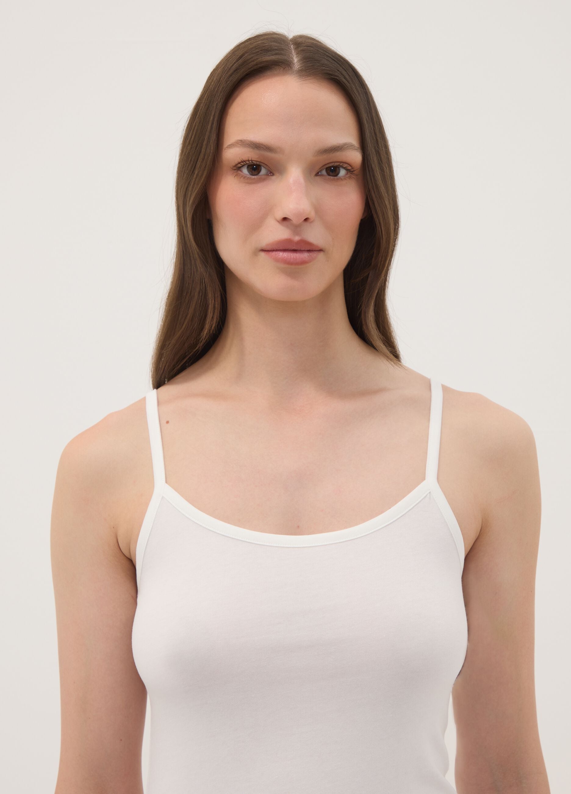 2-pack of brown and white stretch organic cotton vests