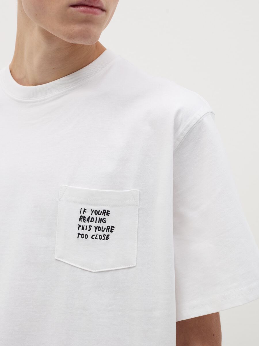 T-shirt with embroidered pocket_3